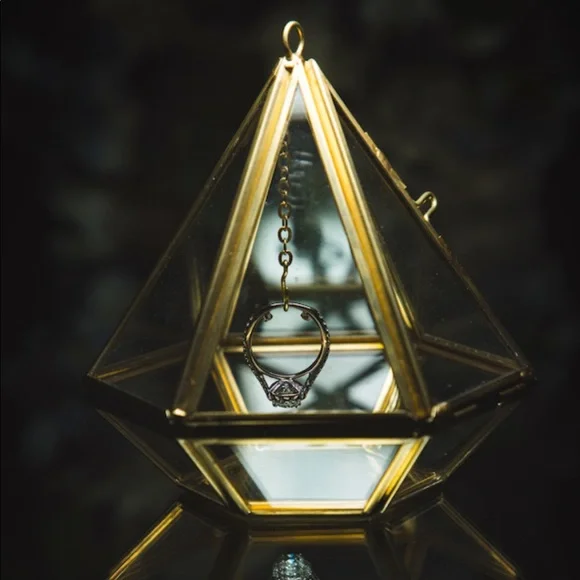 Gold Diamond Shape Ring Holder - Picture 2 of 2